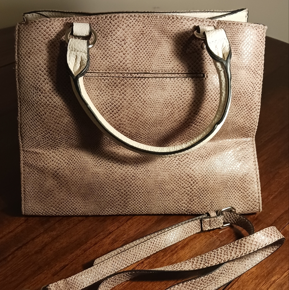 Dana Buchman shoulder/handbag in cream & tan
